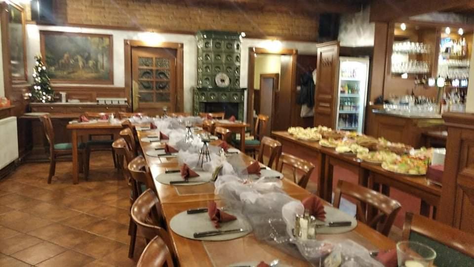 Mala Svata Hora - Penzion & Restaurace Mníšek pod Brdy المظهر الخارجي الصورة