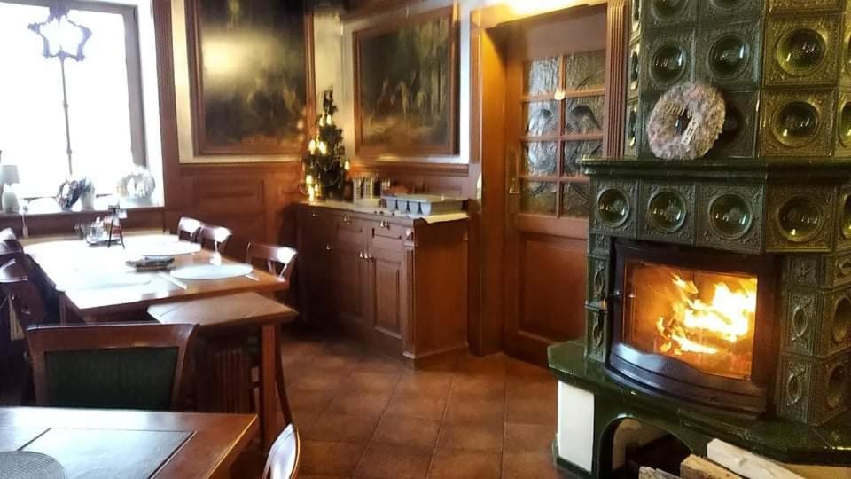 Mala Svata Hora - Penzion & Restaurace Mníšek pod Brdy المظهر الخارجي الصورة