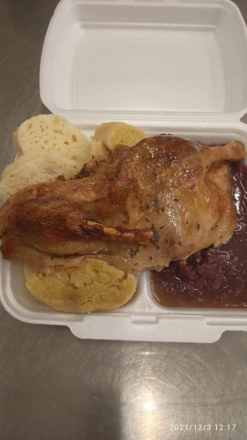 Mala Svata Hora - Penzion & Restaurace Mníšek pod Brdy المظهر الخارجي الصورة