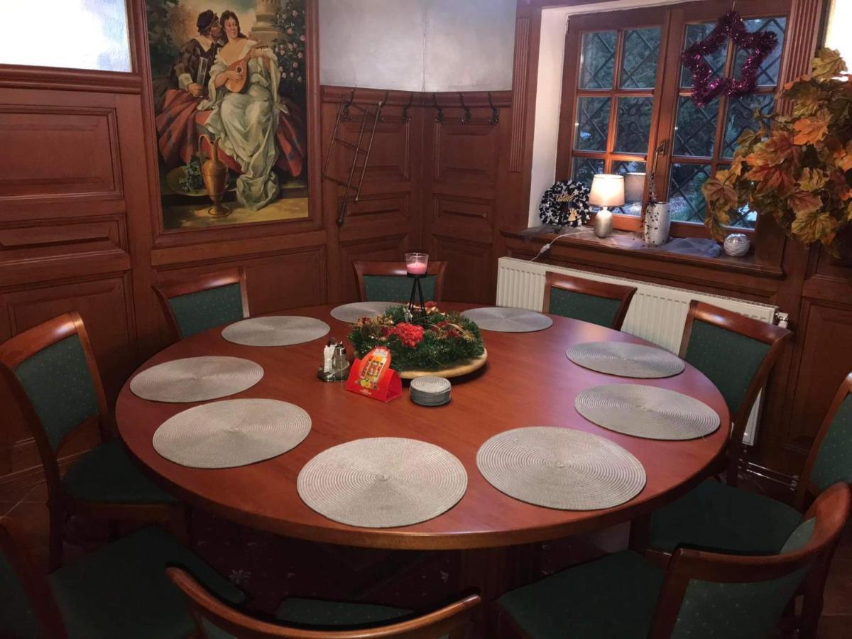 Mala Svata Hora - Penzion & Restaurace Mníšek pod Brdy المظهر الخارجي الصورة