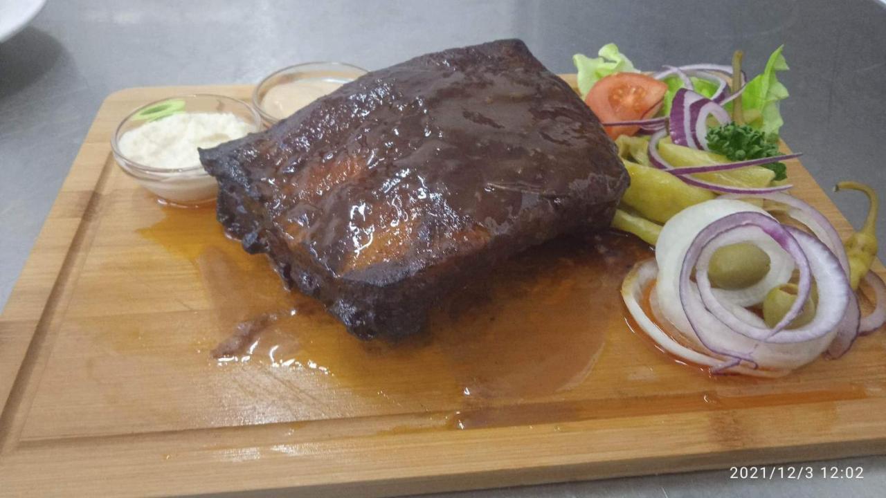 Mala Svata Hora - Penzion & Restaurace Mníšek pod Brdy المظهر الخارجي الصورة