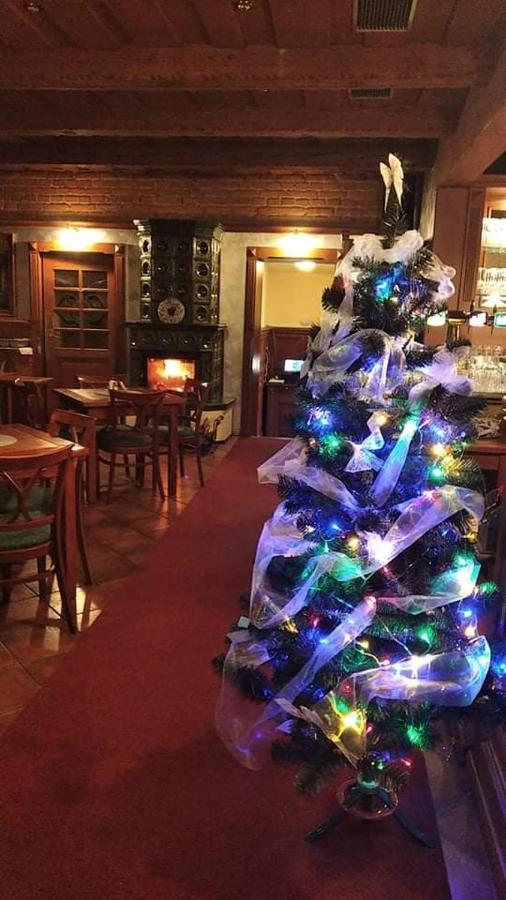 Mala Svata Hora - Penzion & Restaurace Mníšek pod Brdy المظهر الخارجي الصورة