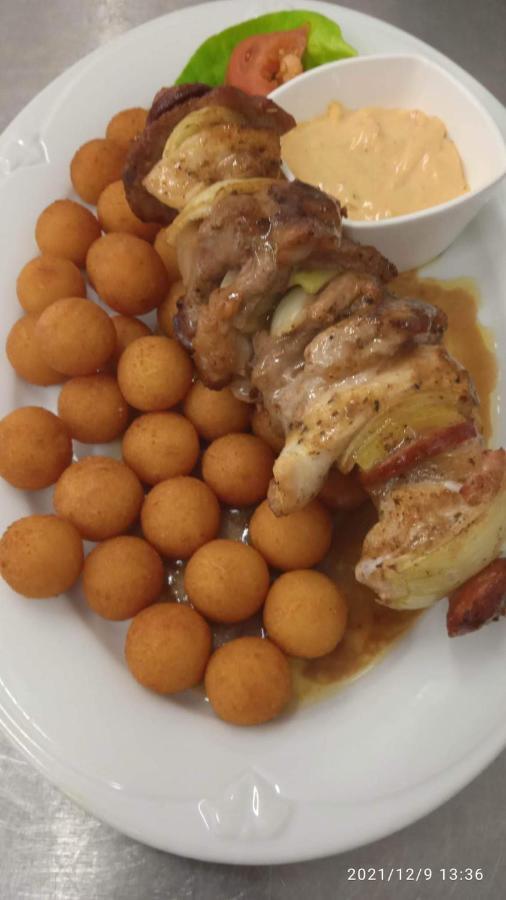 Mala Svata Hora - Penzion & Restaurace Mníšek pod Brdy المظهر الخارجي الصورة