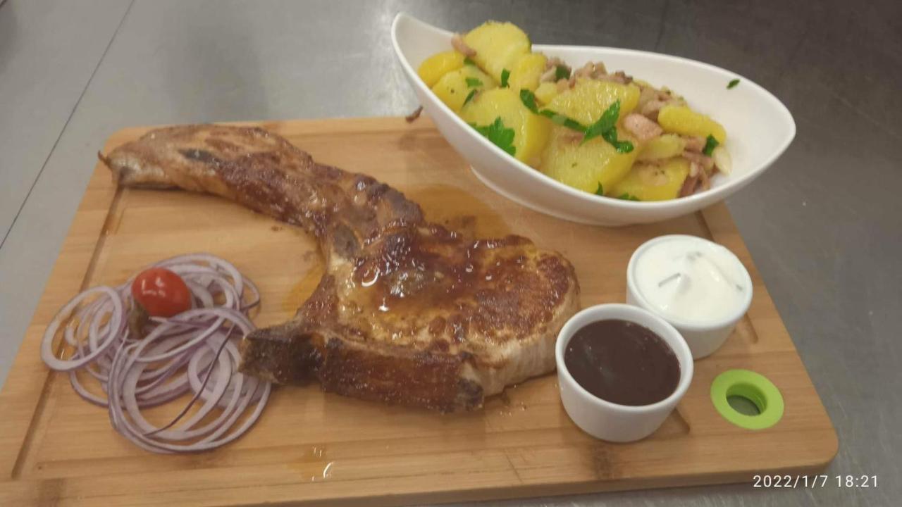 Mala Svata Hora - Penzion & Restaurace Mníšek pod Brdy المظهر الخارجي الصورة