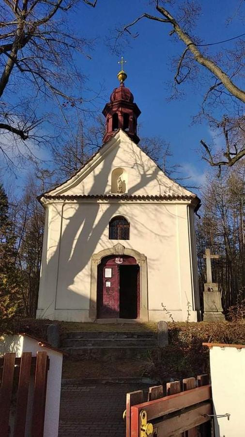 Mala Svata Hora - Penzion & Restaurace Mníšek pod Brdy المظهر الخارجي الصورة