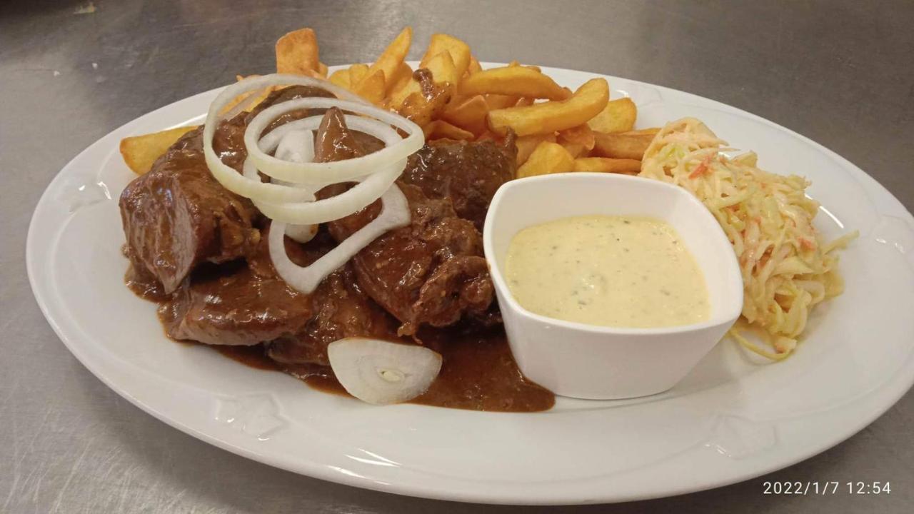 Mala Svata Hora - Penzion & Restaurace Mníšek pod Brdy المظهر الخارجي الصورة