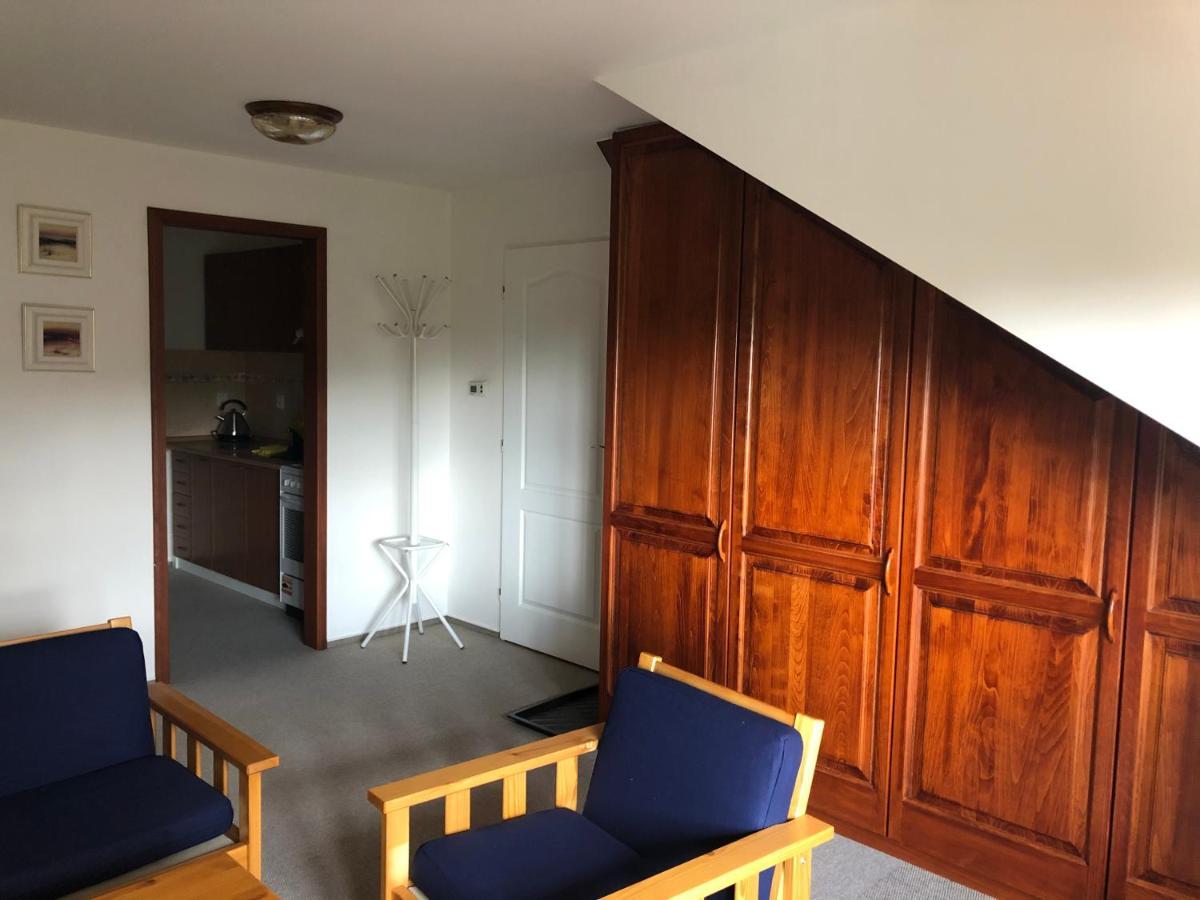 Mala Svata Hora - Penzion & Restaurace Mníšek pod Brdy المظهر الخارجي الصورة