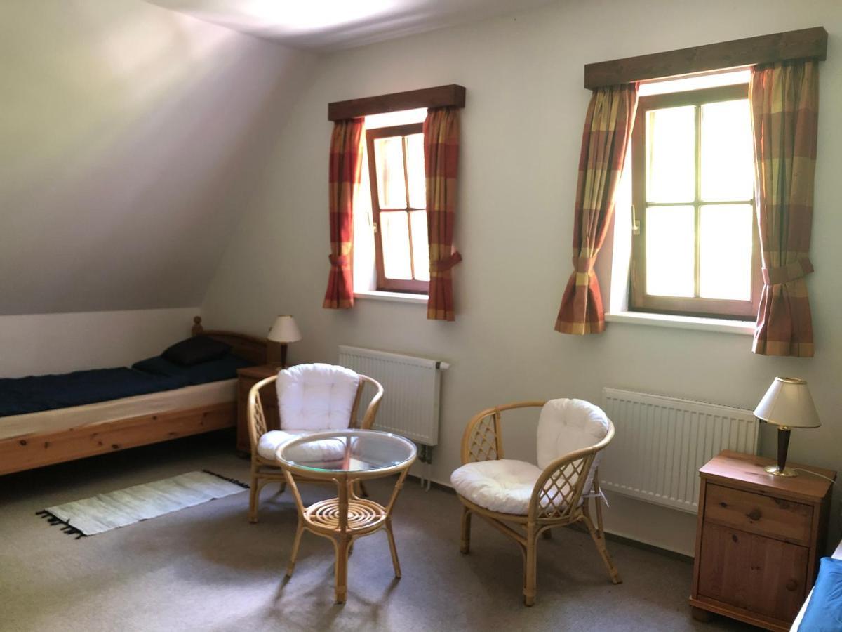 Mala Svata Hora - Penzion & Restaurace Mníšek pod Brdy المظهر الخارجي الصورة