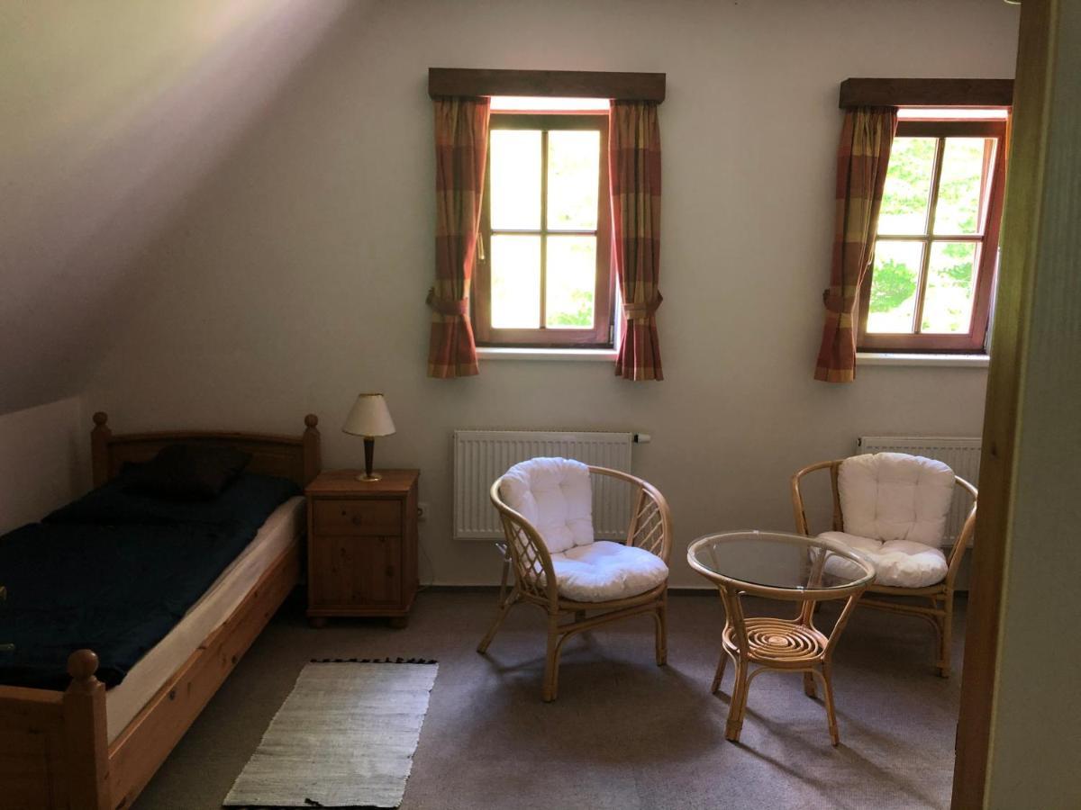 Mala Svata Hora - Penzion & Restaurace Mníšek pod Brdy المظهر الخارجي الصورة